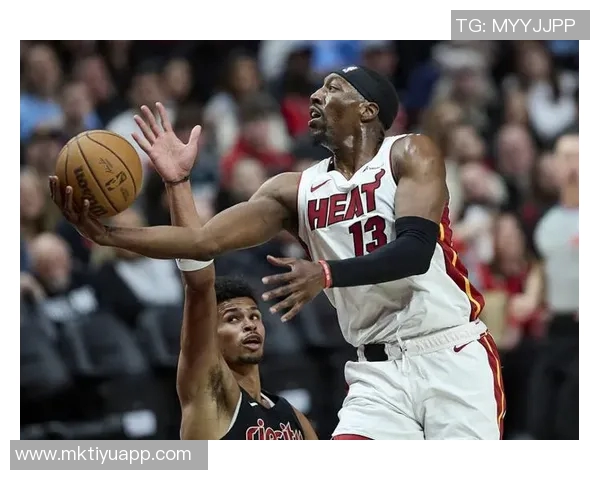 巴特勒半场表现抢眼17分钟内贡献12分2板3助2断展现强大杀伤力 巴特勒半场表现抢眼17分钟内贡献12分2板3助2断展现强大杀伤力