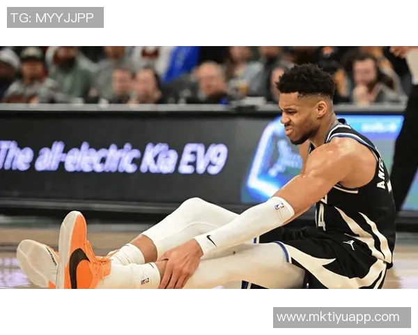 里弗斯透露字母哥第一节受伤情况赛后称其当时已感到不适 里弗斯透露字母哥第一节受伤情况赛后称其当时已感到不适