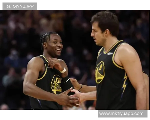 库明加重返社交媒体分享休赛期精彩瞬间合辑