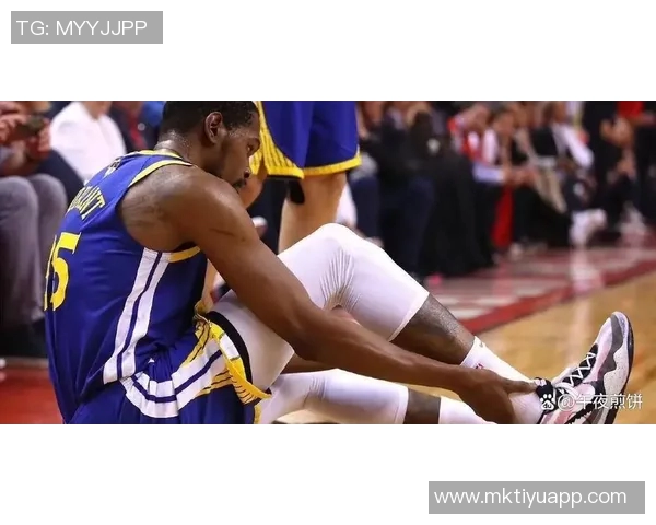 勇士队医澄清库里伤情错误左腿受伤引发关注与讨论 勇士队医澄清库里伤情错误左腿受伤引发关注与讨论