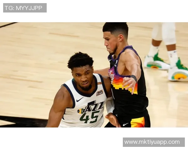 布克坦言本场表现糟糕失误频频与个人风格不符深感失望 布克坦言本场表现糟糕失误频频与个人风格不符深感失望