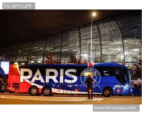 巴黎大巴在毕尔巴鄂遭袭球员们紧急前往机场避险 巴黎大巴在毕尔巴鄂遭袭球员们紧急前往机场避险